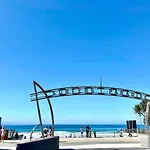 Beachfront Romantic Getaway - Surfers Paradise