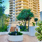 Beachfront Romantic Getaway - Surfers Paradise