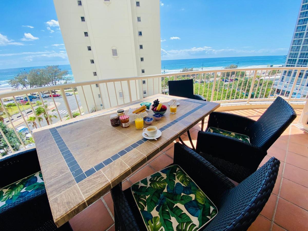 Apartment Beachfront Romantic Getaway - Surfers Paradise Gold Coast