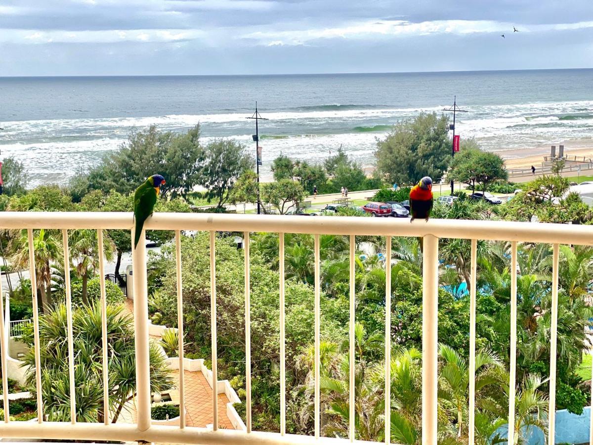 Beachfront Romantic Getaway - Surfers Paradise Apartment Gold Coast