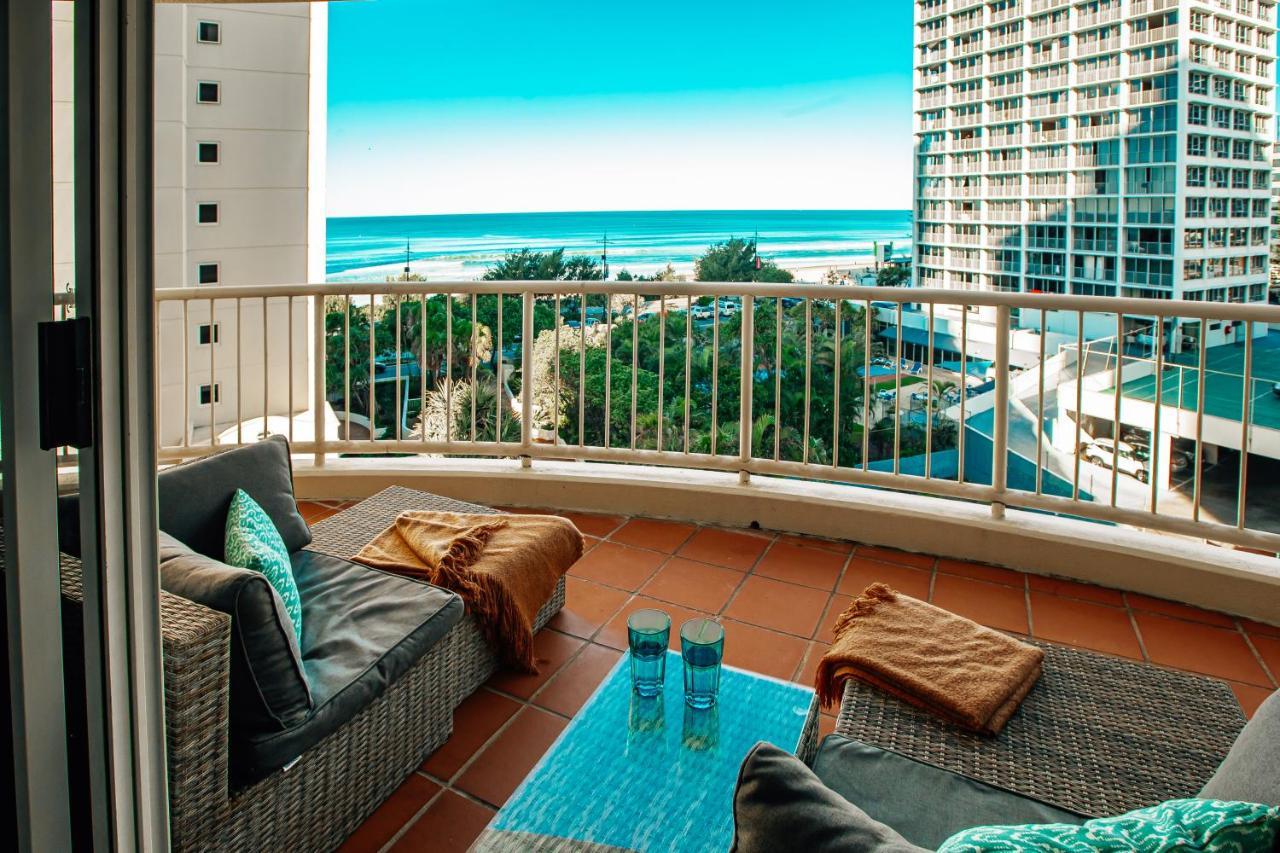 Beachfront Romantic Getaway - Surfers Paradise Apartment *