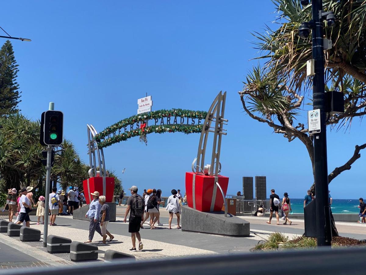 Apartment Beachfront Romantic Getaway - Surfers Paradise Gold Coast