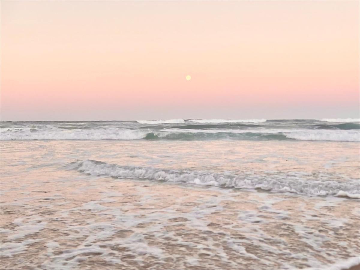 Beachfront Romantic Getaway - Surfers Paradise