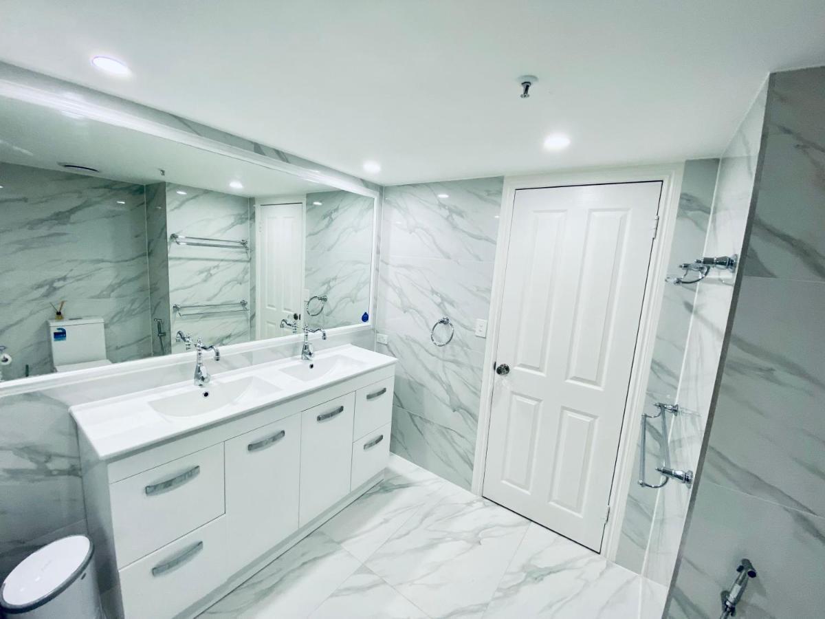 Beachfront Romantic Getaway - Surfers Paradise *