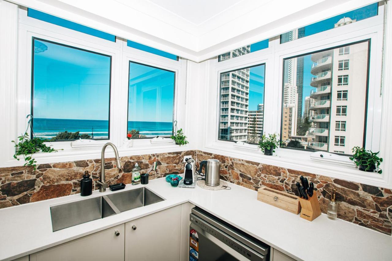 Beachfront Romantic Getaway - Surfers Paradise Apartment Gold Coast
